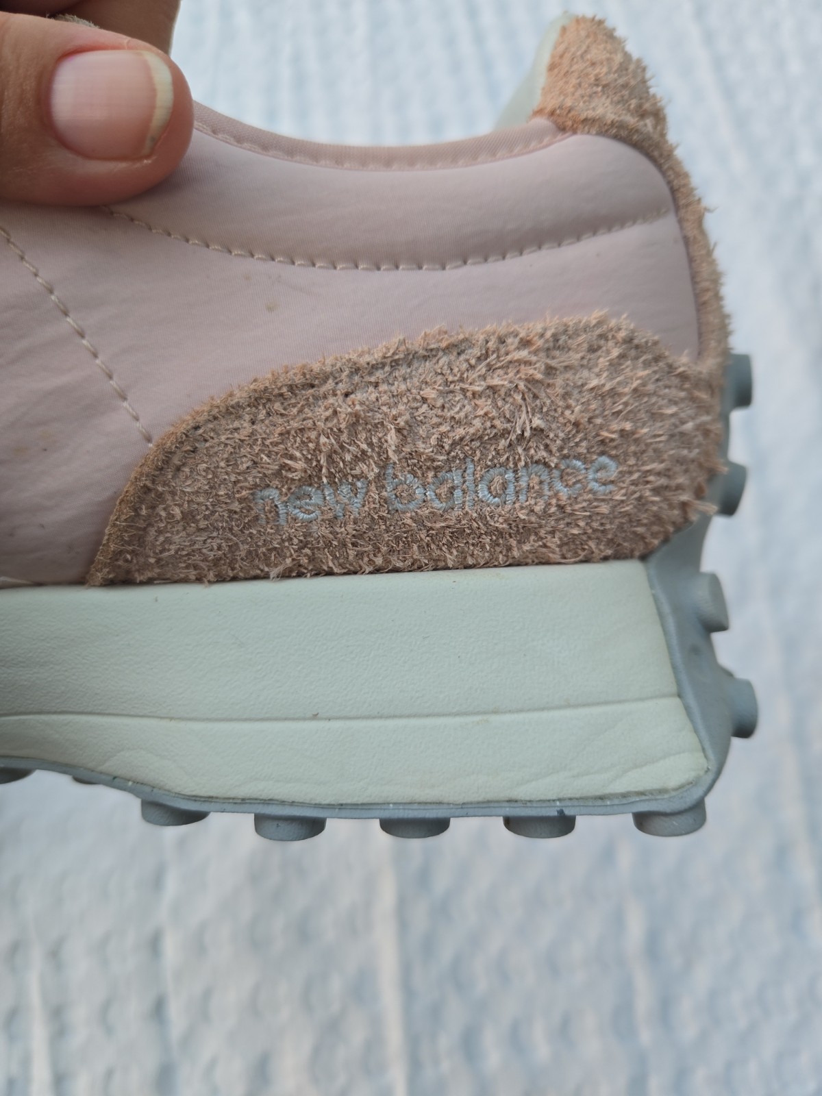 New Balance 327 U327LN Pink Suede Sneakers Women’s Sz 12 / Men’s 10.5 Casual