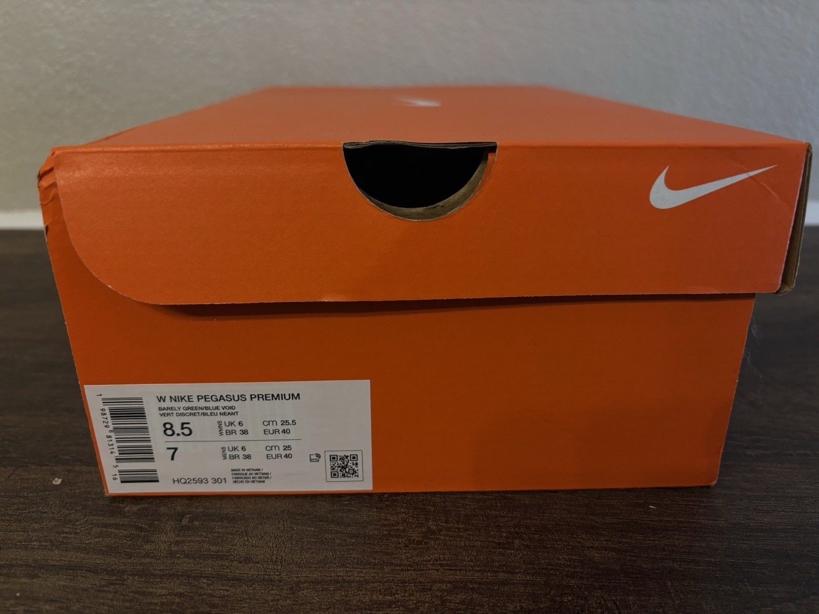 W Nike Pegasus Premium Barely Green/blue Void , women’s Size 8.5