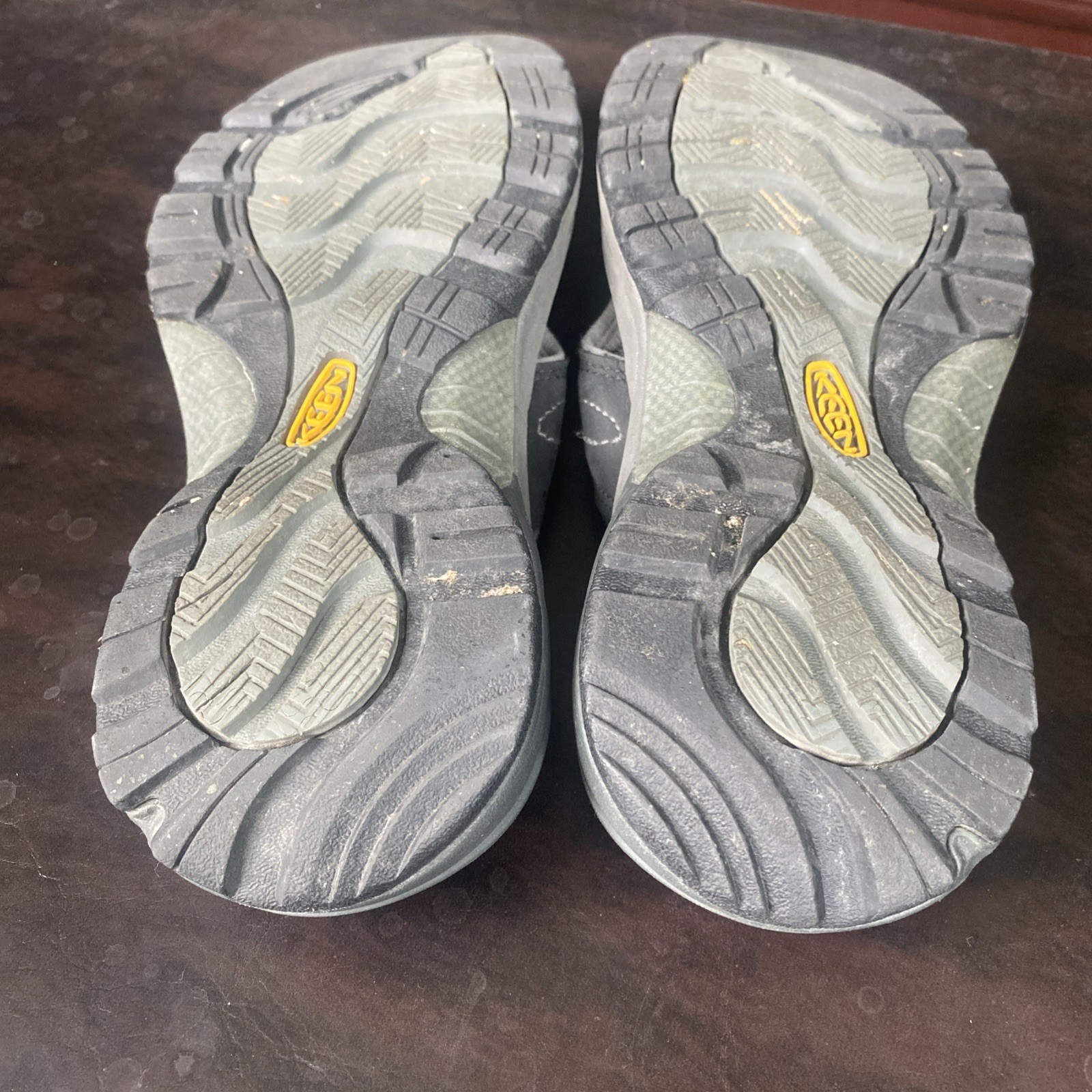 Keen Slip On Sandals Mules Women’s Size 7 Protected Toe Arch Support Shoes