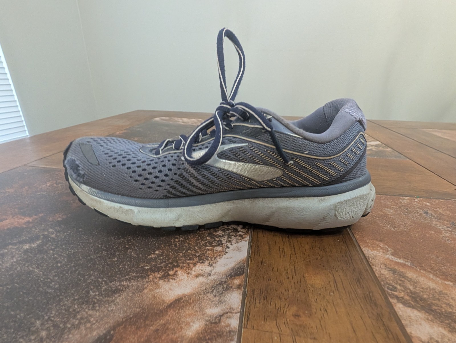 Brooks Womens Ghost 12 Running Shoes Gray Mesh Lightweight EVA 6 B