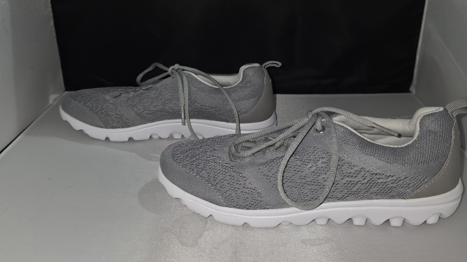 Propet TravelActiv Shoes Womens Size 8 M Silver W5102 Walking Mesh