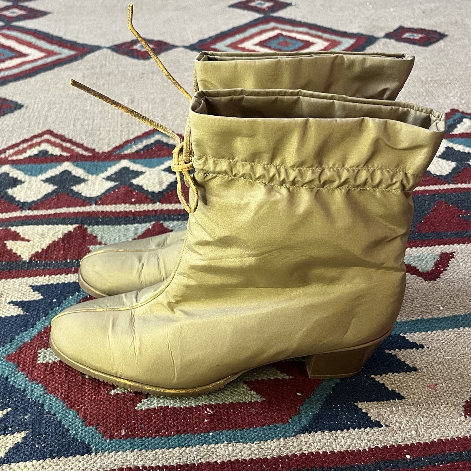Vintage 80s Golo Winter Snow Boots Women’s 8 Beige Sherpa Lined Nylon High Heel