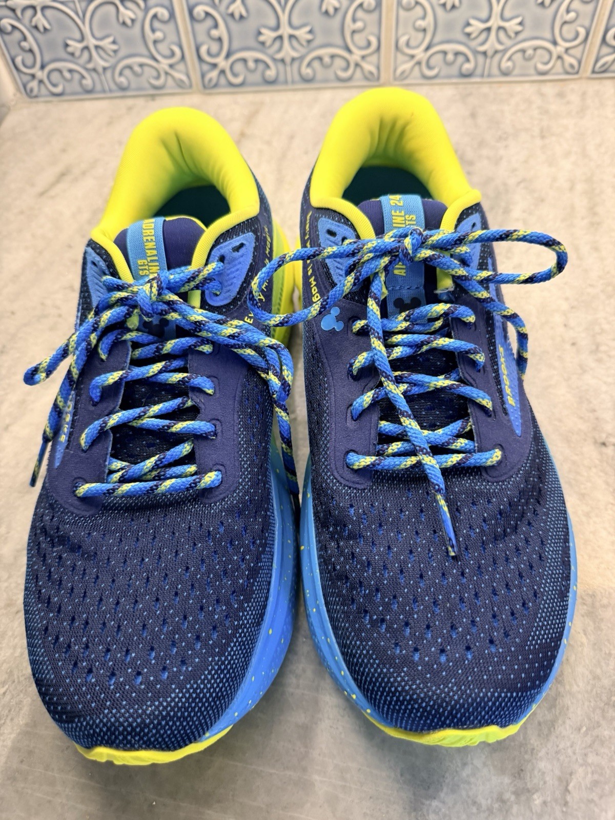 Brooks Adrenaline GTS 24 RunDisney Women’s Size 9.5 B Mickey Mouse