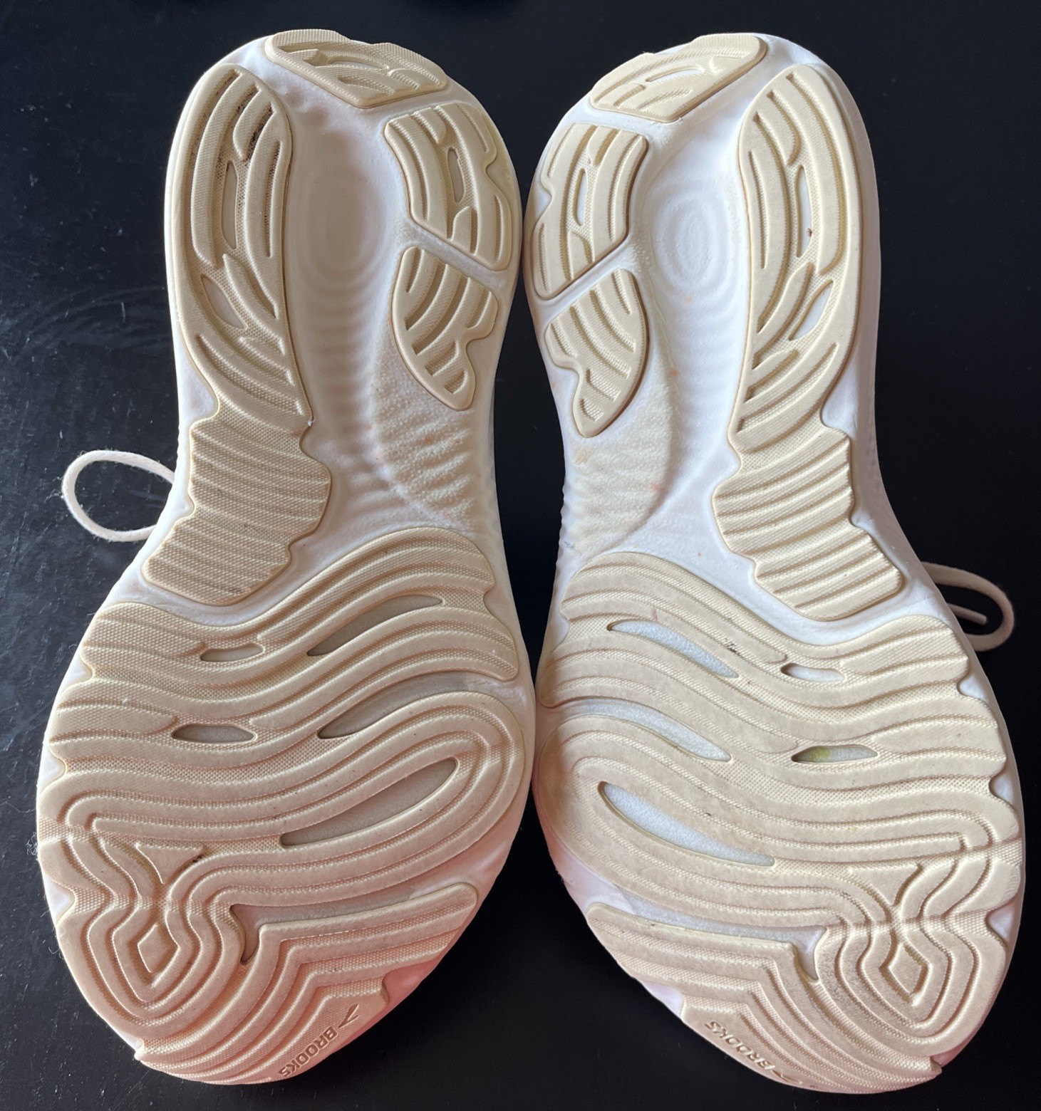 Brooks Glycerin 22 Beige Running Shoes Sneaker Womens Size 9 1204341B263