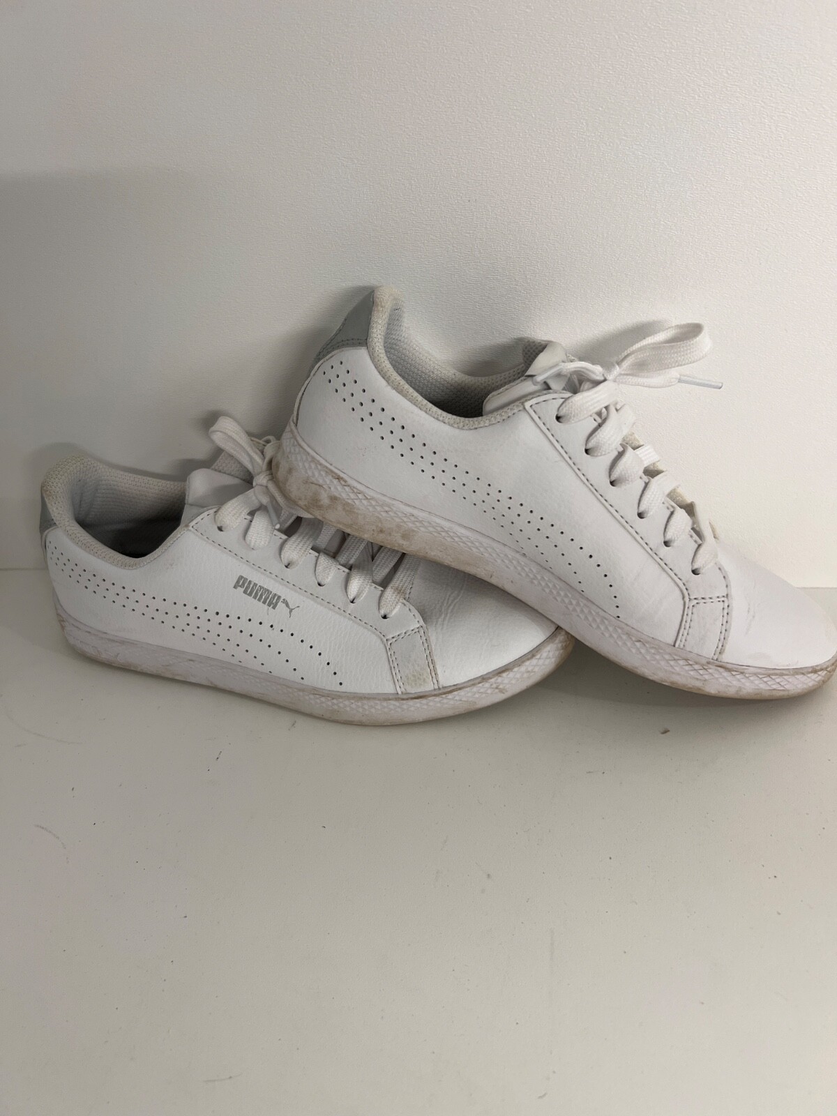 Puma Women’s Smash Perforated White Running Shoes Sneakers Sz 6 36623801