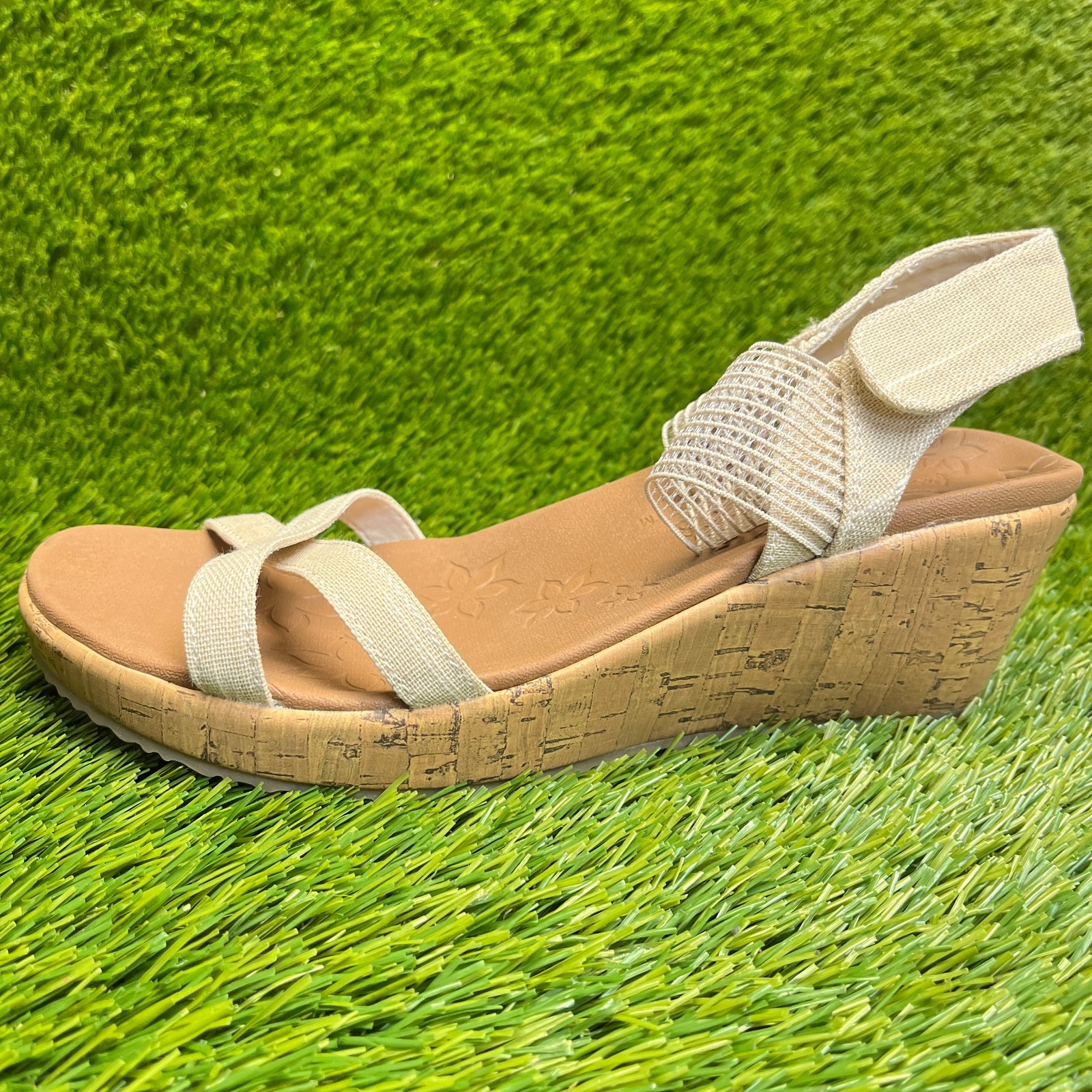 Skechers Beverlee High Tea Womens Size 9.5 Beige Classic Outdoor Wedge Sandals