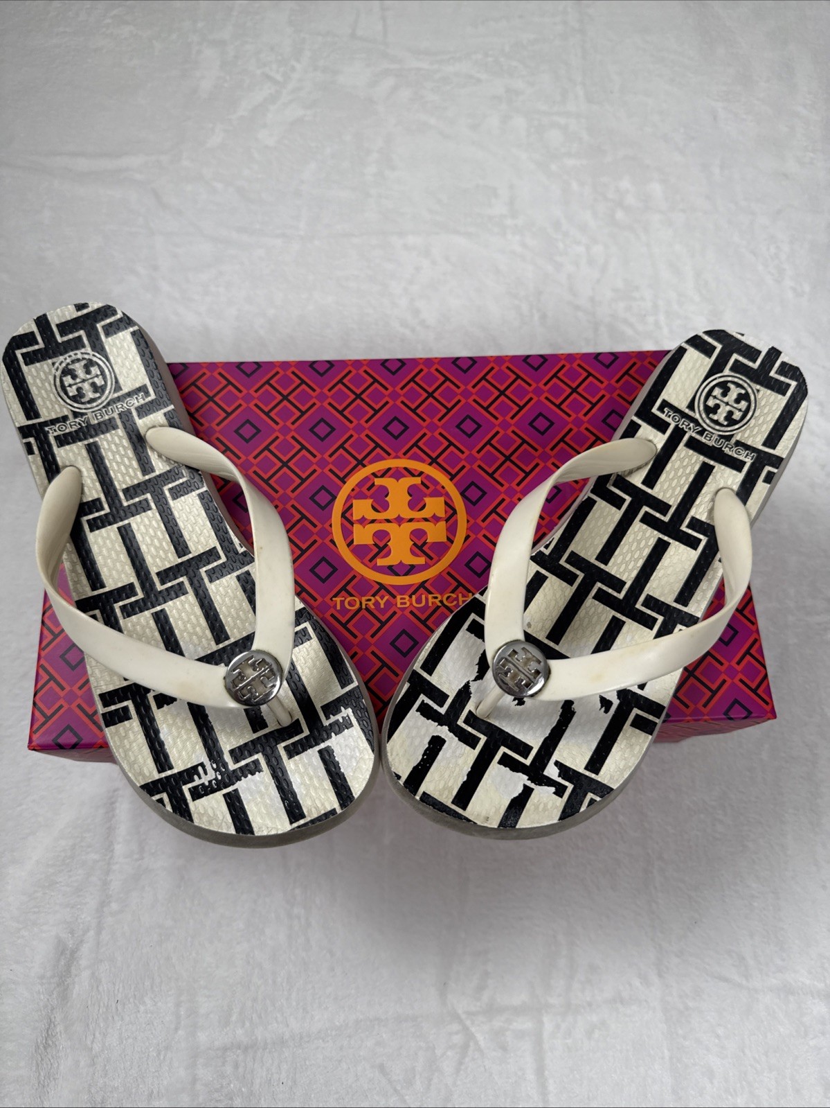 TORY BURCH Women’s Flip Flops White & Black PVC Upper/Lining EVA Sole Size 7