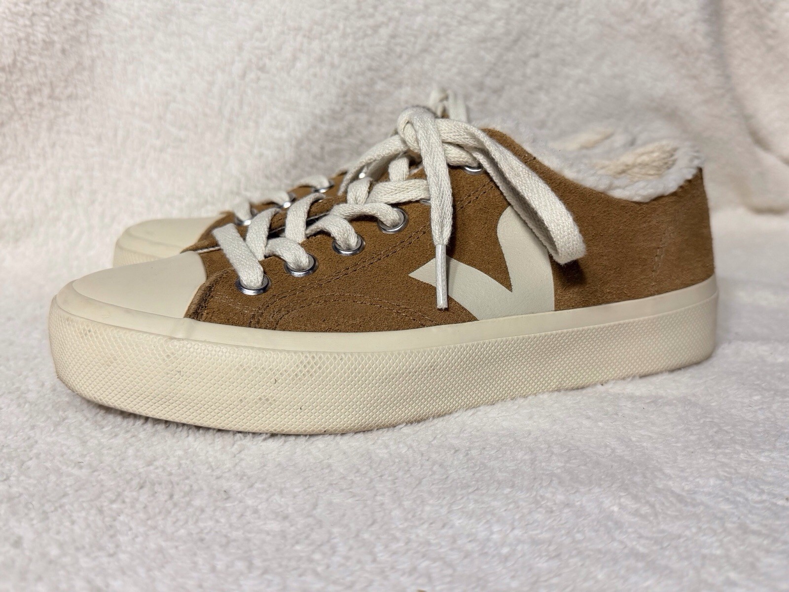 VEJA Women’s Brown White Low Top Lace-Up Faux Fur Lined Sneakers Logo