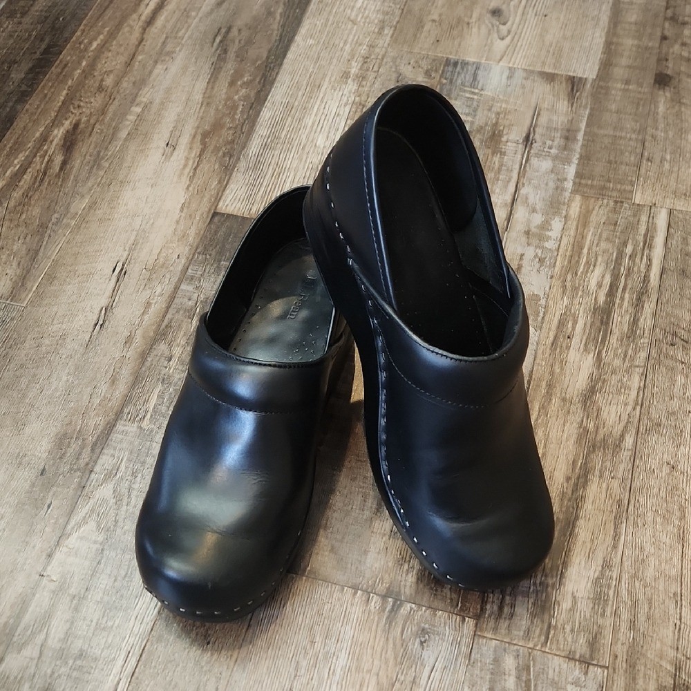 L.L. Bean Womens Black Leather Clogs Size 8.5M Casual Neutral Workwear Nurse