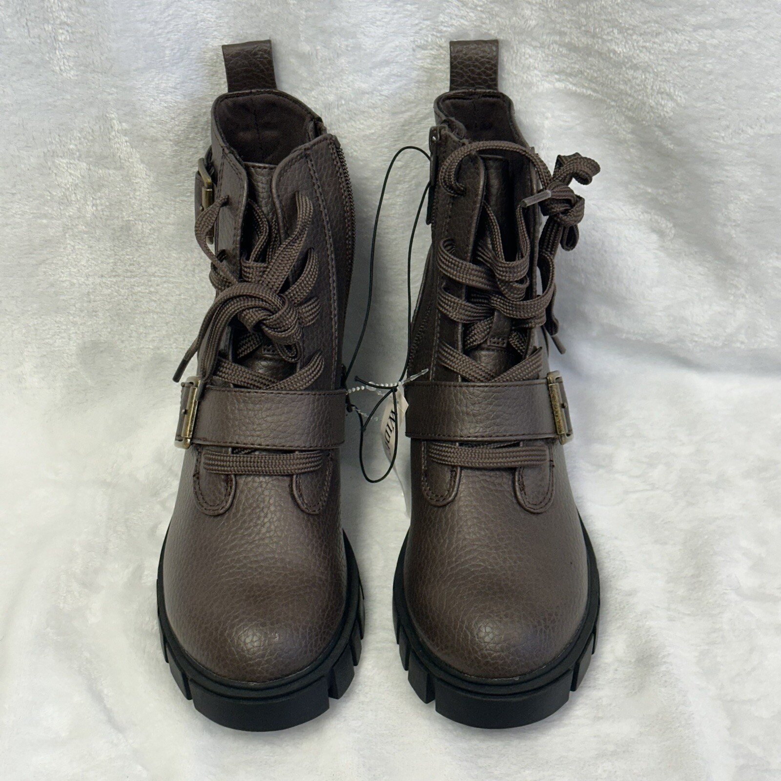 Women’s Seychelles Harley Chunky Lug Lace Buckle Boot Size 7W NWOB