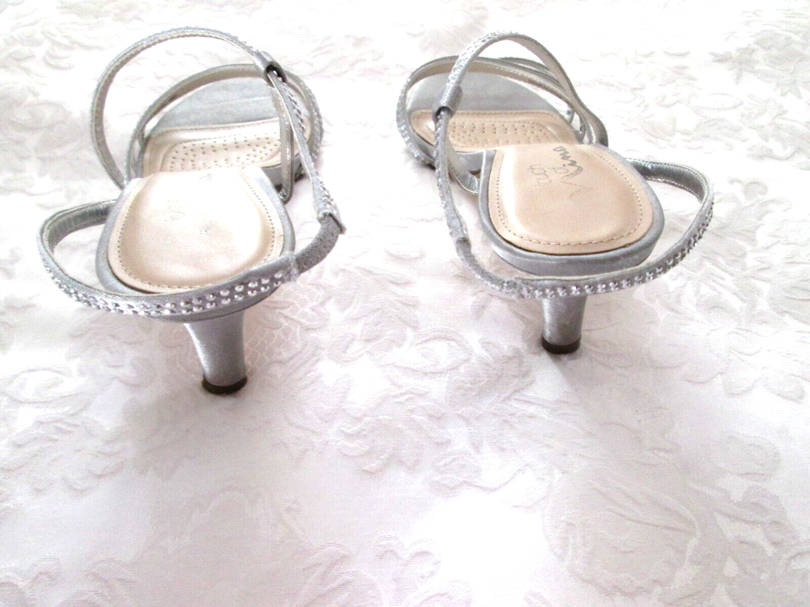 TOUCH OF NINA SILVER FABRIC EMBELLISHED STRAPS ANKLE STRAP COMFORT FOOTBED 7.5M