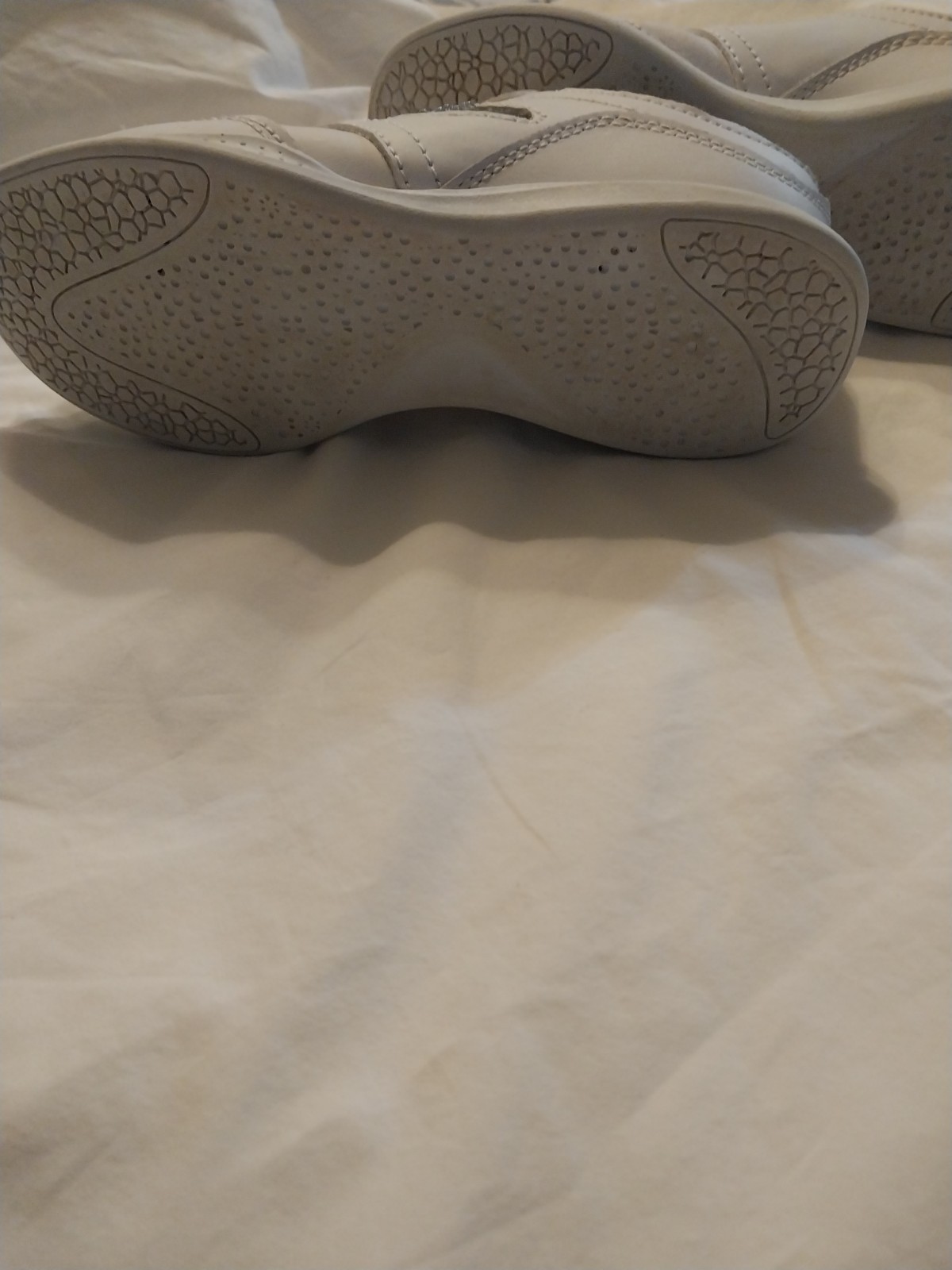 White Cheer Shoes BCG Leather Size 3