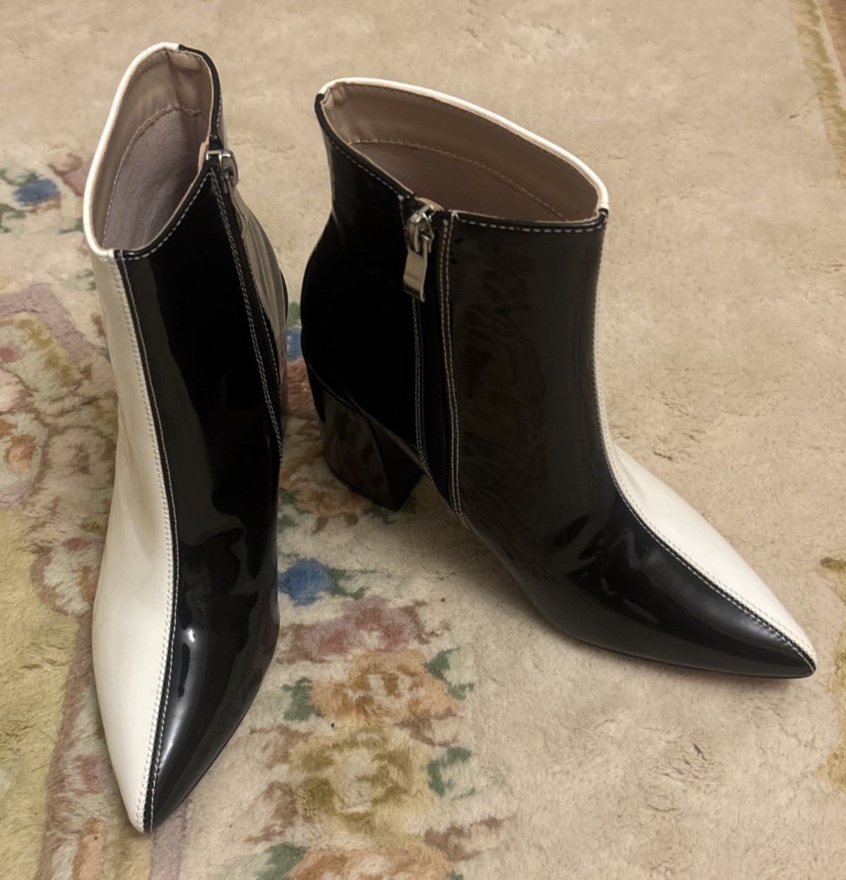 Nasty Gal «NIKKI» Two-tone B&W Faux Patent Leather GOGO Fashion Boots Size 6 EUC