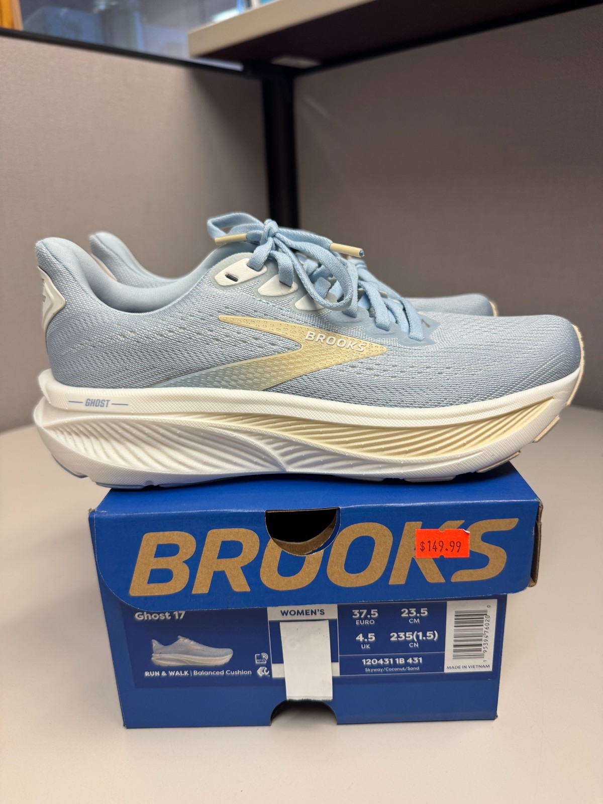 Brooks Women’s Ghost 17 Skyway Coconut Sand Med Width brand New