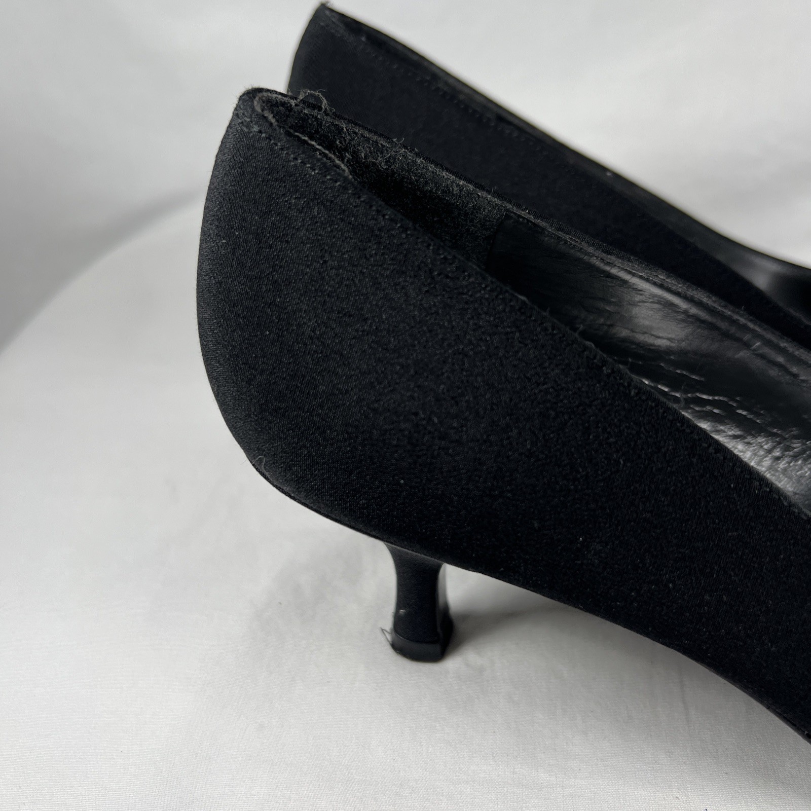 Stuart Weitzman Black Kitten Heel Pumps Pointed Toe Classic Designer 9.5W