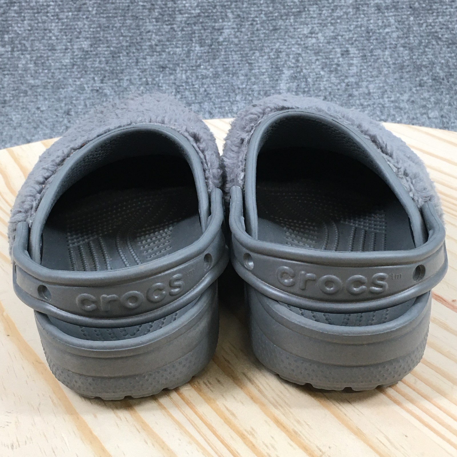 Crocs Shoes Mens 4 Womens 6 Classic Fuzz Mania Clog Gray Faux Fur Comfort Logo