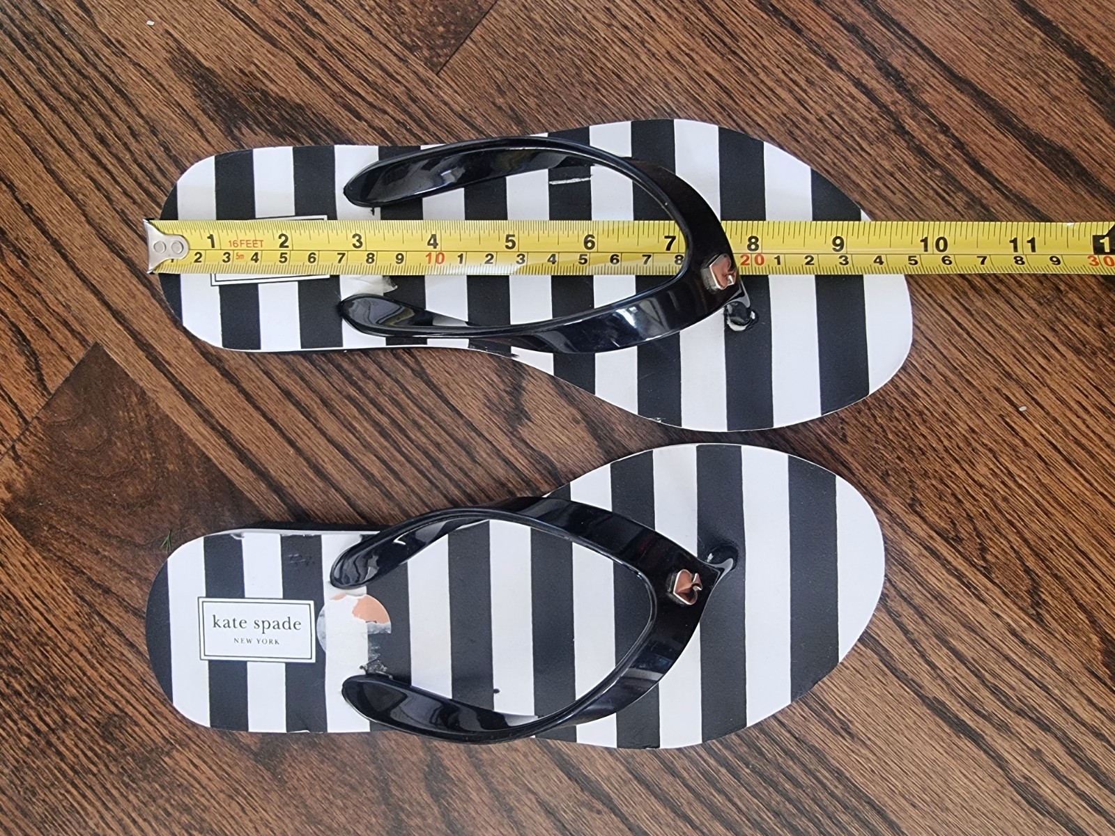 Kate Spade New York Women’s Black/White Striped Flip Flop Sandals US 7 M.