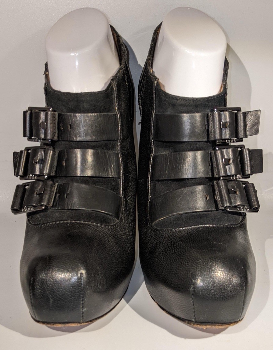 L.A.M.B. Gwen Stefani Sz 10 Blk King Triple Buckle Bootie Stiletto Heels Pumps