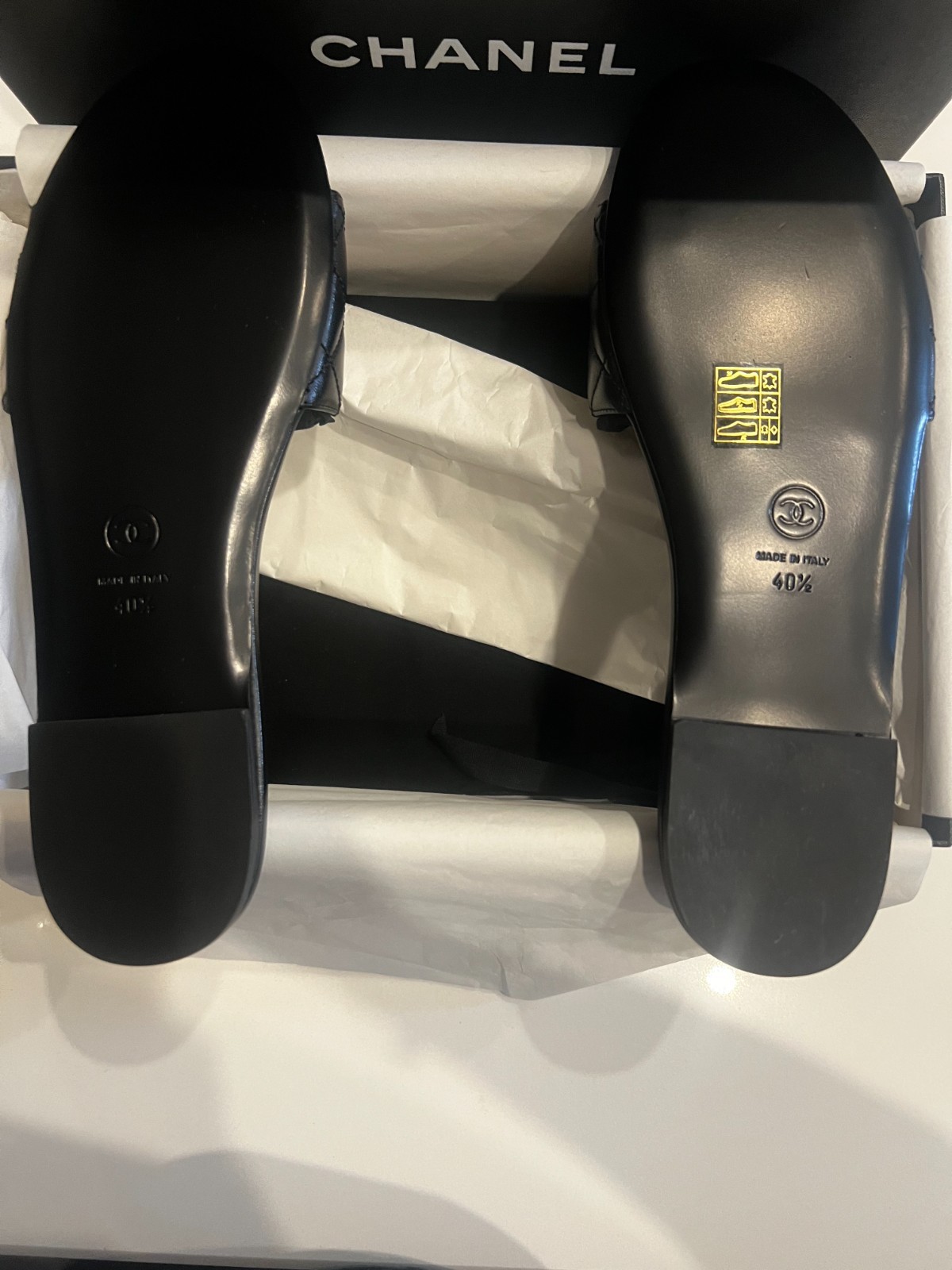 NEW CHANEL CC GOLD CHAIN CHANEL LOGO BLACK QUILTED MULES SANDAL SLIDES SIZE 40.5
