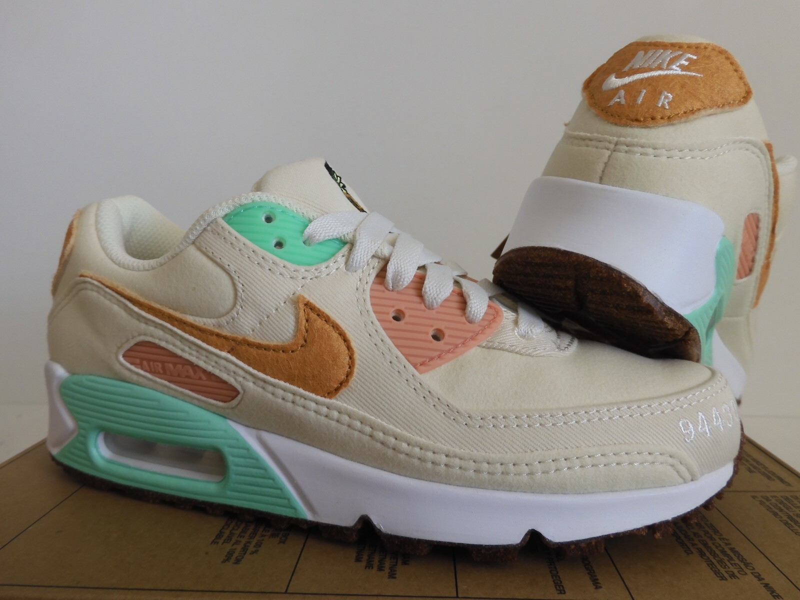 WMNS NIKE AIR MAX 90 LX «HAPPY PINEAPPLE» COCONUT MILK-GOLD SZ 5 [DC5211-100]