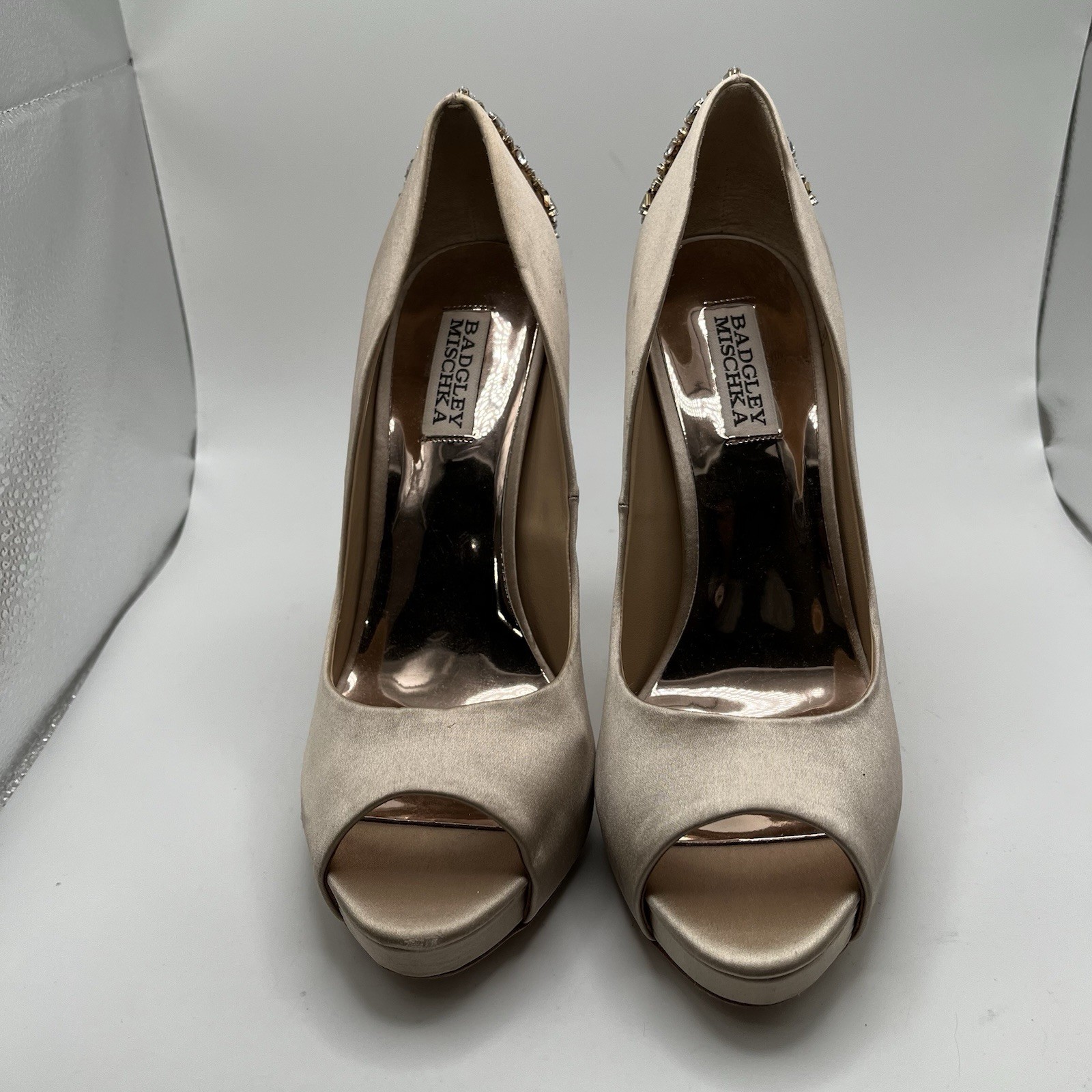 Womens Badgley Mischka Kiara Biege Satin Jewel Peep Toe Formal Heels Size 8.5M