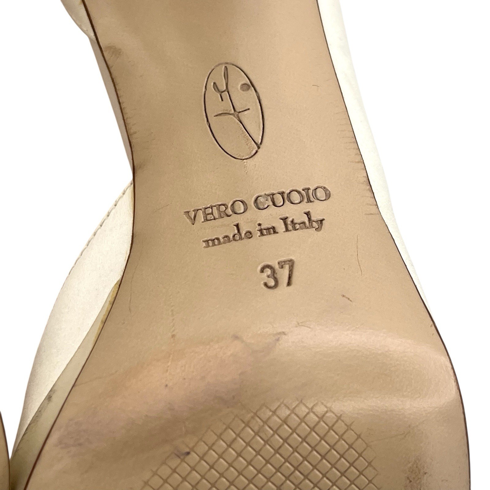 D. Lacquaniti white Satin d’Orsay Mary Jane heels Sz 37 Bridal Luxury Designer