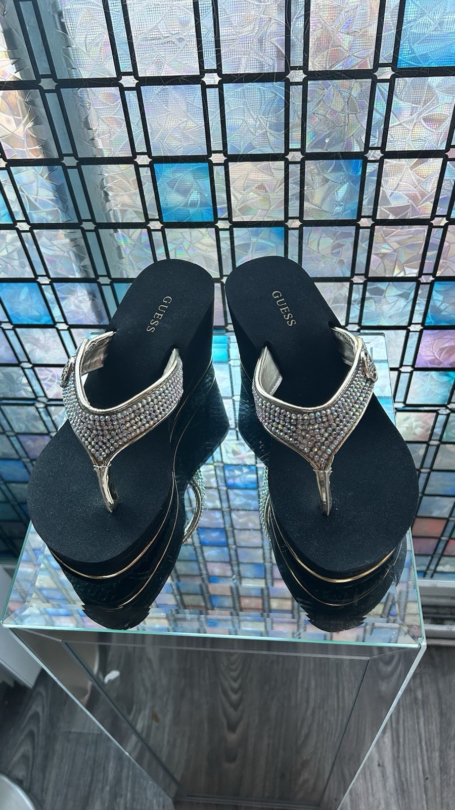 GUESS Women’s Black Wedge Platform Thong Sandals Rhinestone & Logo US 6 EU 36