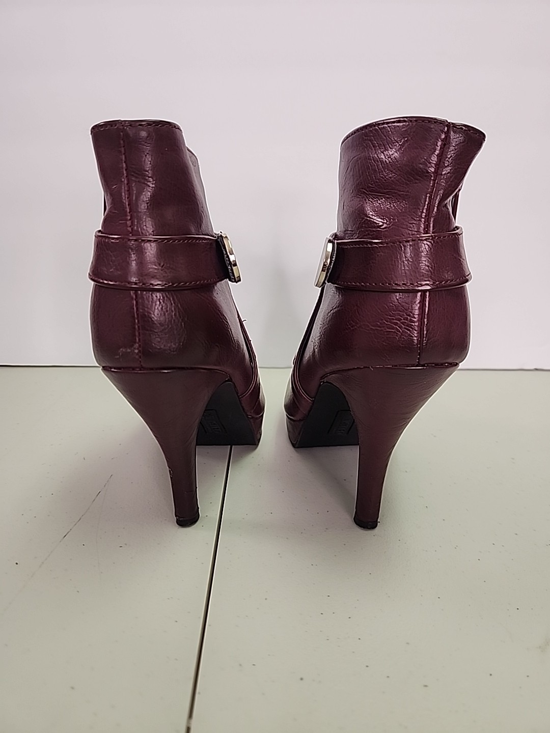 UNLISTED Kenneth Cole Womens 7M BURGUNDY 4.25″ Heel Ankle Boot Sexy Witchy Goth