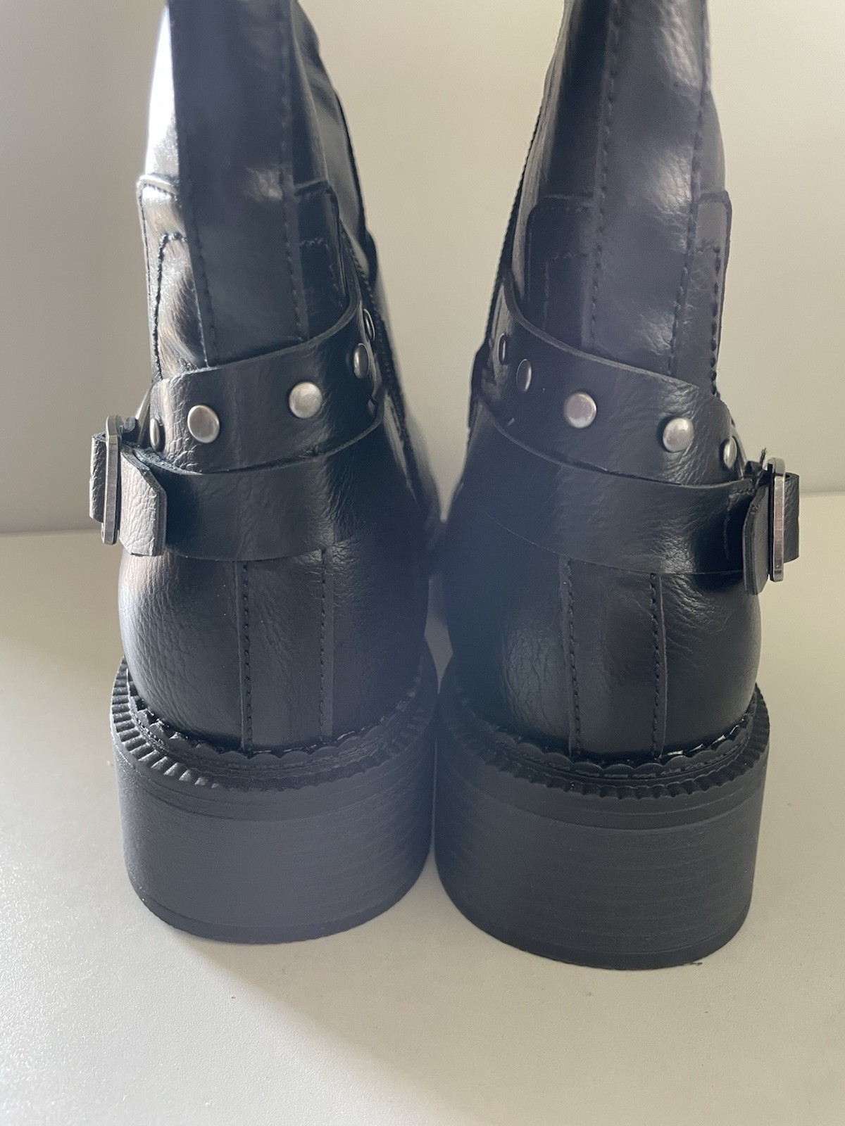 NWT Womens FRYE & CO. Maeve Stacked Heel Motorcycle Boots in Black
