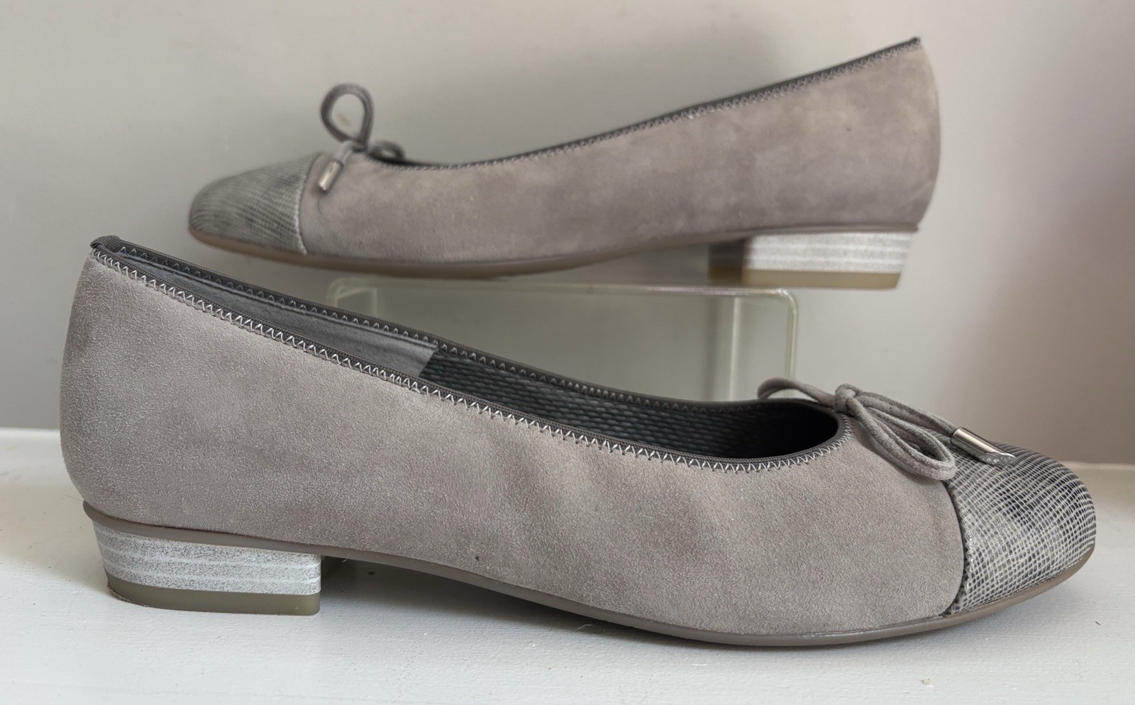 NWOB ara Belinda Grey Taupe Leather Ballet Flat Bow #8 Career Flat Slip On $185