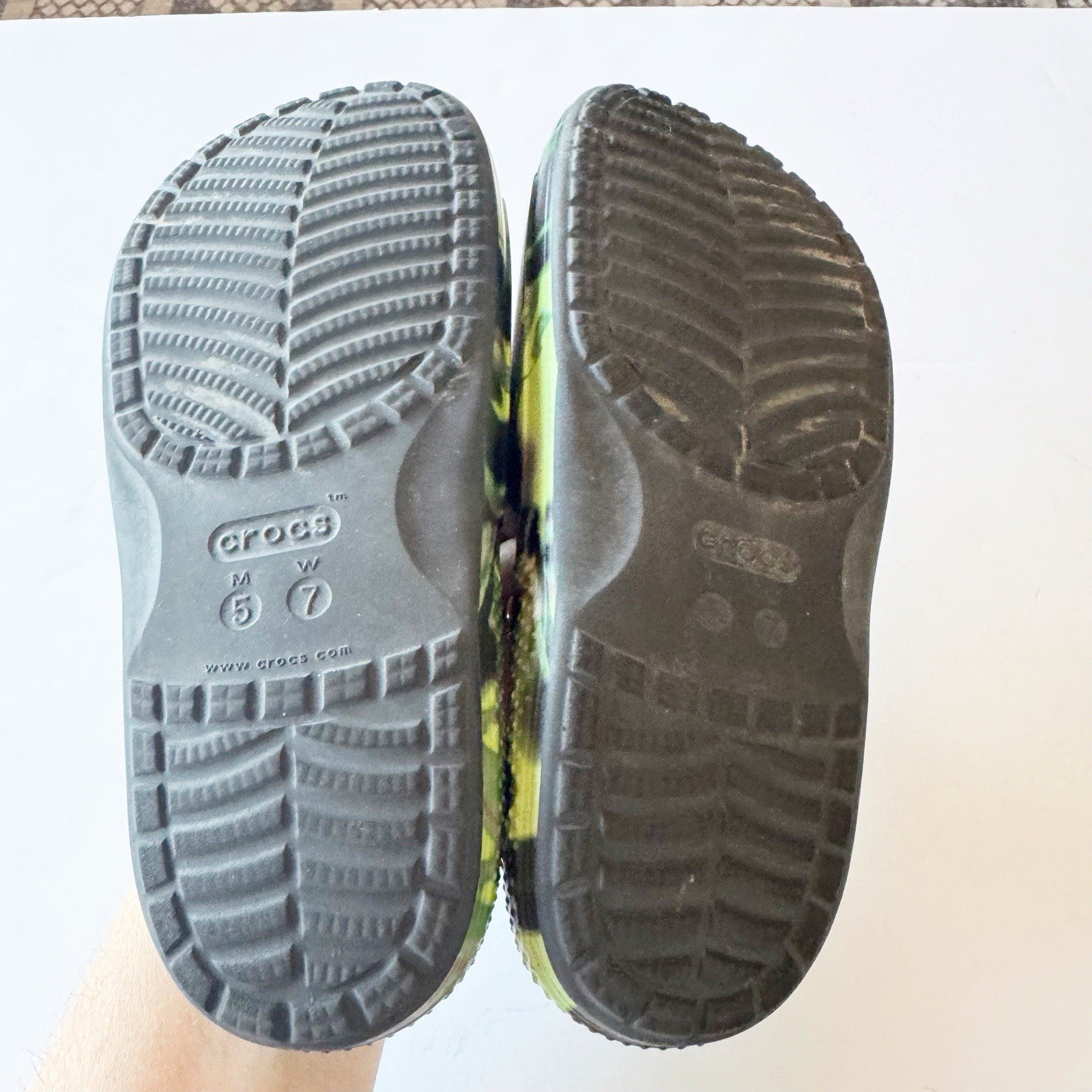Crocs Classic Slides Camo Women’s 7 Youth Men’s 5 Bright Green Black Brown