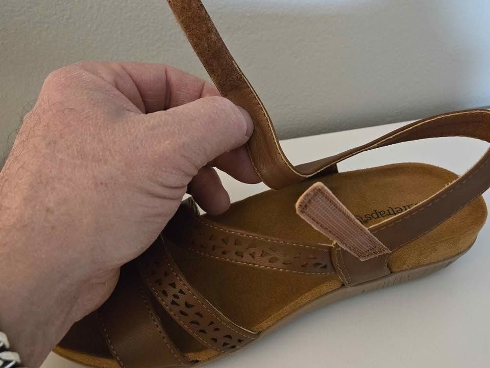 NEW!!! Women’s Baretraps Jinna SandalsSize 6.5
