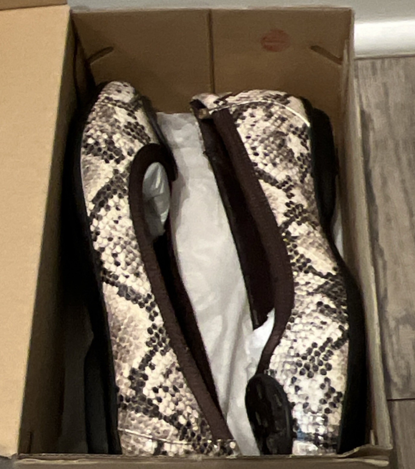 Clarks Taupe Snake Pattern Slip On Ballet Flats Comfort Round Toe Women’s 7 W