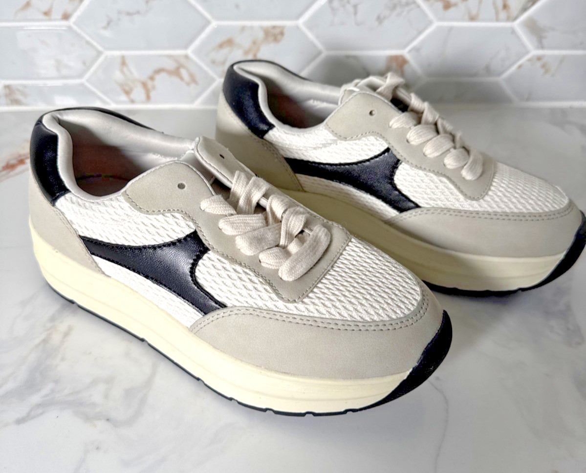 Time And Tru Women’s Size 6 Sneakers Memory Foam NEW Black / Cream / Gray