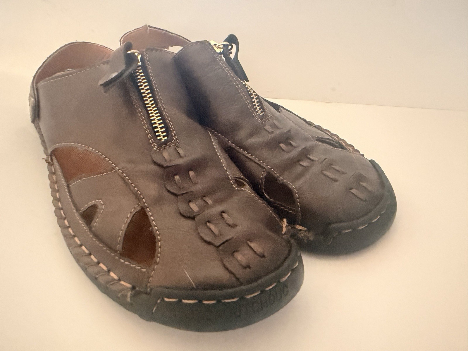 Leather Sandals Men’s 7.5 Women’s 9