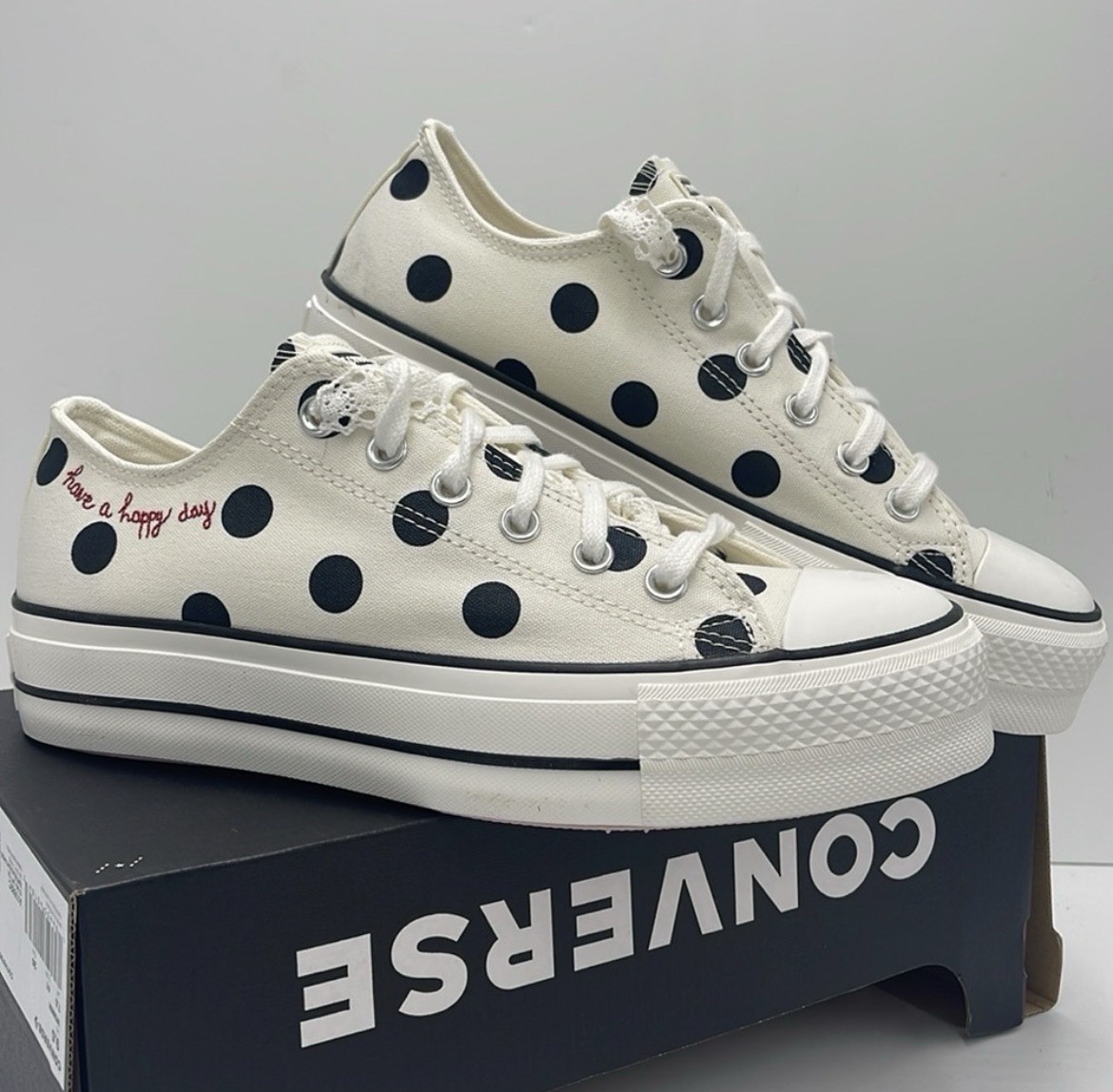 Size 7.5 Converse Women’s Chuck Taylor All Star Lift Platform Cosmic Low Top