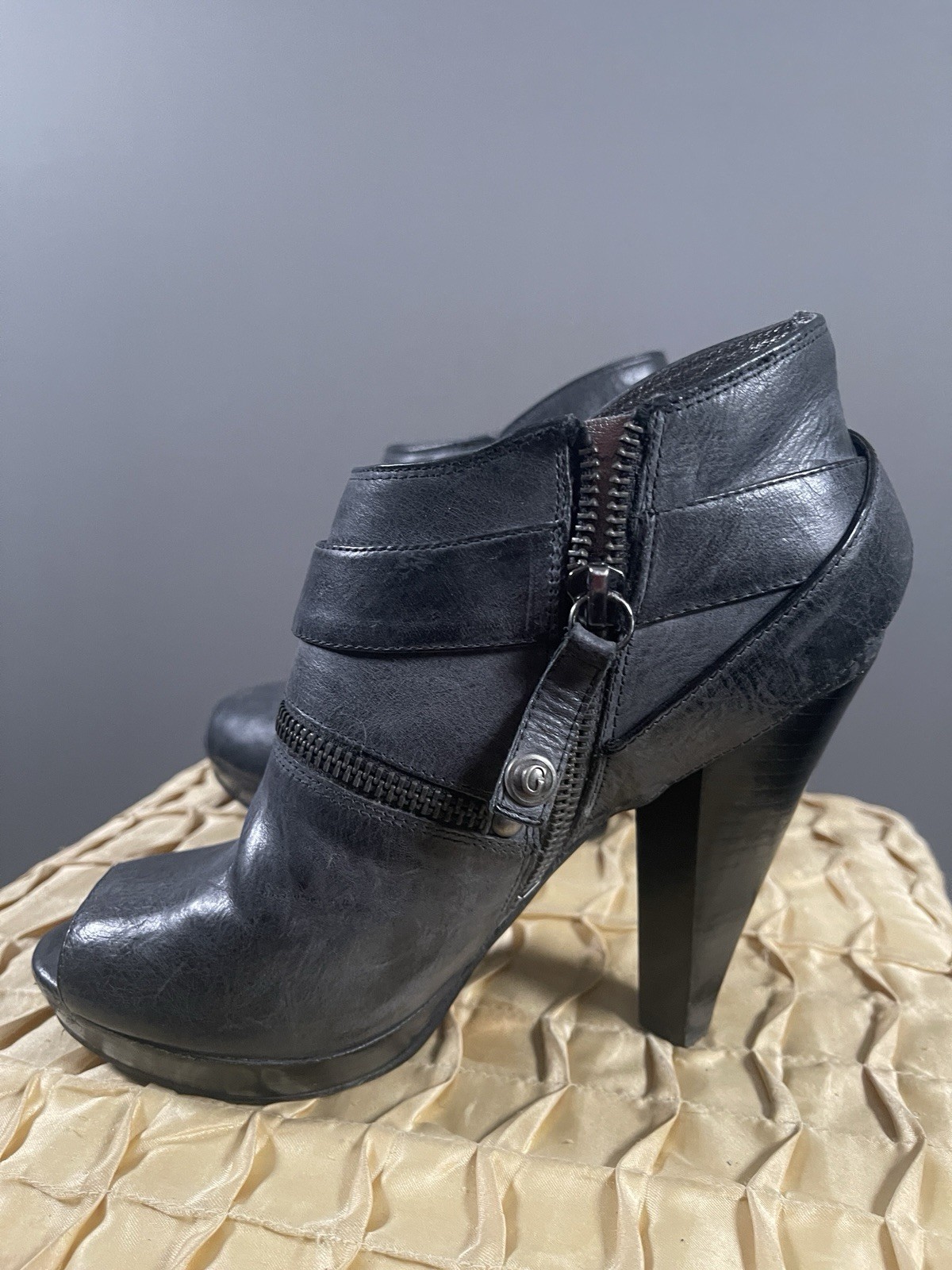 GUESS Boots Womens 5.5M Zip Platform Stiletto Ankle Booties Black