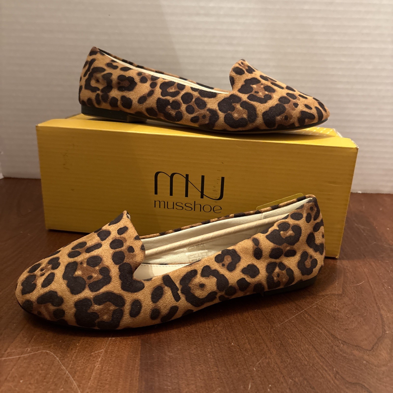 New Womens MUSSHOE Flats Dress Shoes Sz 9.5 Leopard Print, round Toe, NEW, NIB