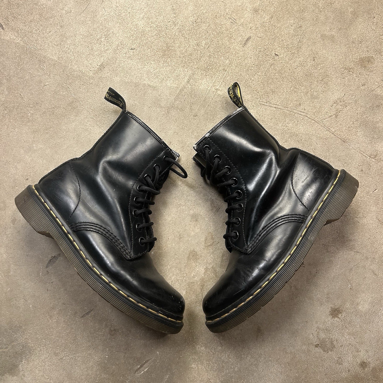 Dr. Martens 1460 Women’s Original Leather Lace Up Boots – Black, Size 7 US Used