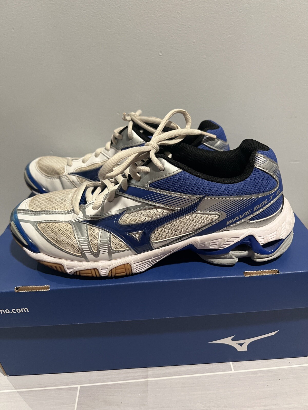 Mizuno Wave Bolt 6 Women’s Size 7.5 Running Shoes White Blue Gray Sneakers