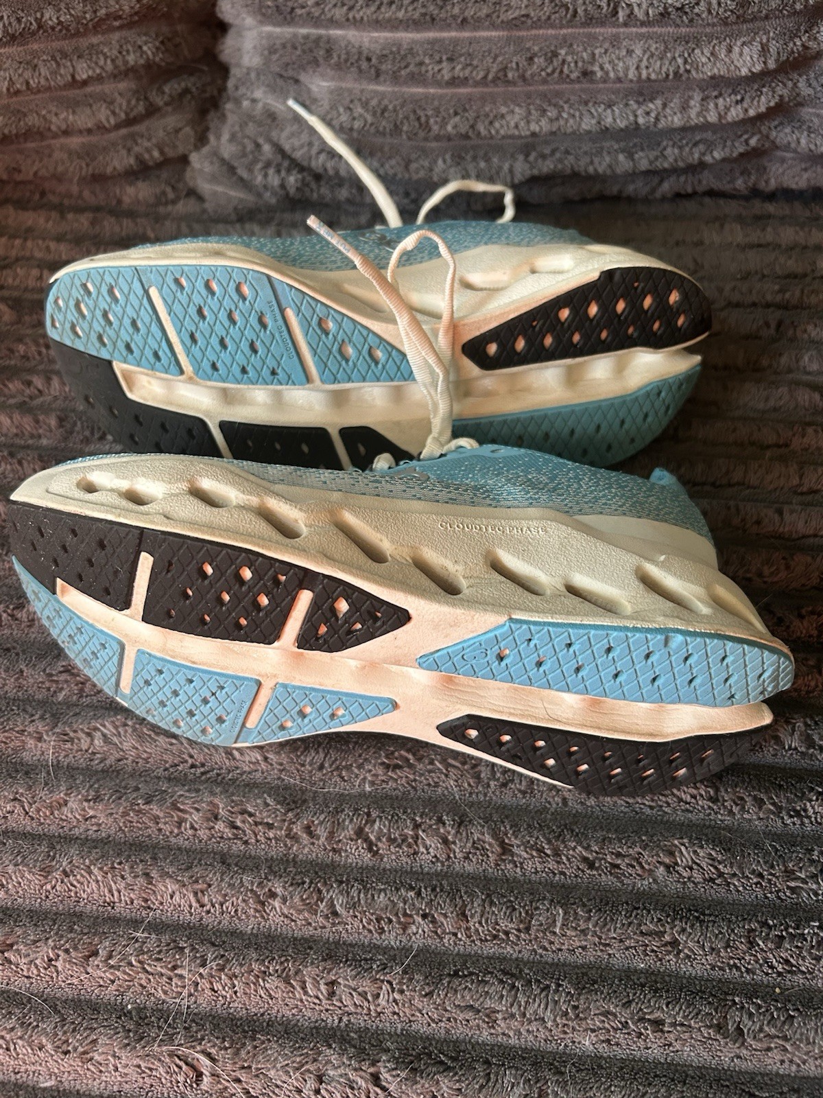 On Cloudsurfer Max women’s running shoes. Size 8.5.