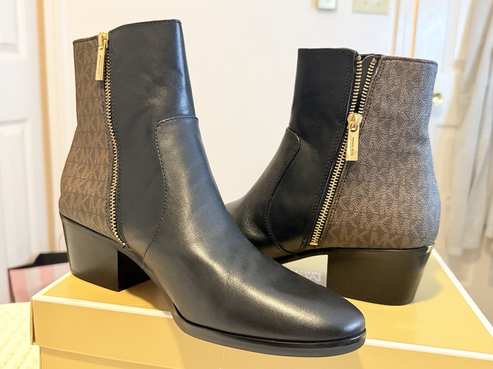 MICHAEL Michael Kors Sawyer Bootie Leather Black Brown Logo Zipper US 10