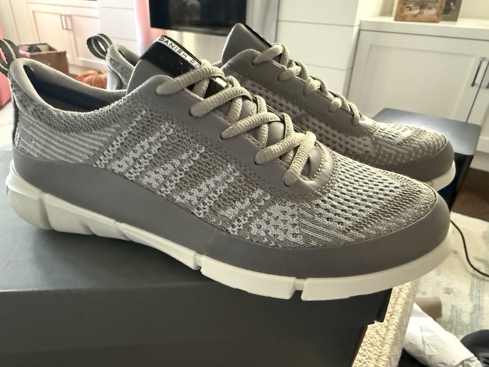 Brand New ECCO Women’s Intrinsic 1 Sneakers, Size EU 37 (US 6-6.5), Light Gray