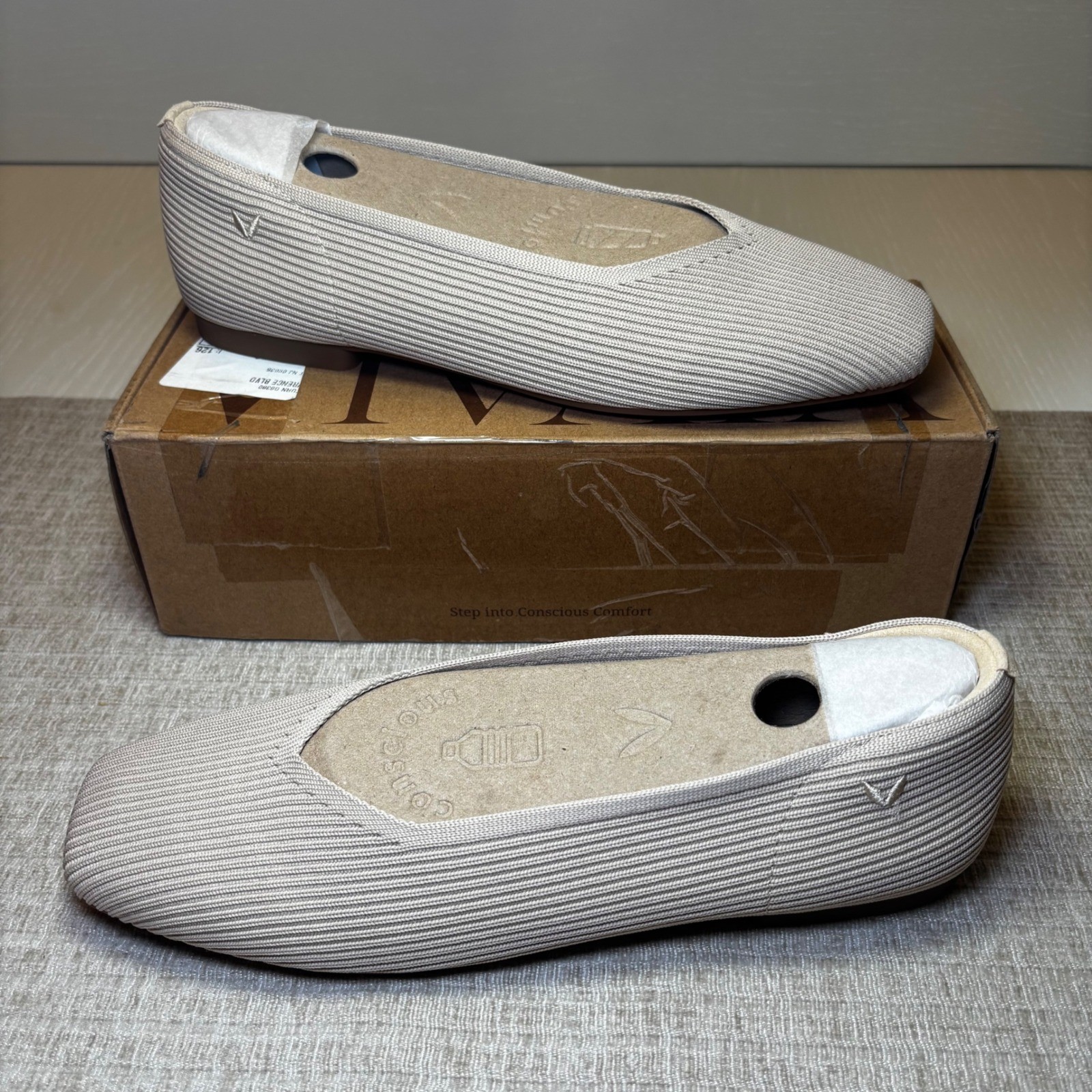 VIVAIA Square-Toe V-Cut Flats (Margot™ 2.0) – 40.5 / US 9-9.5