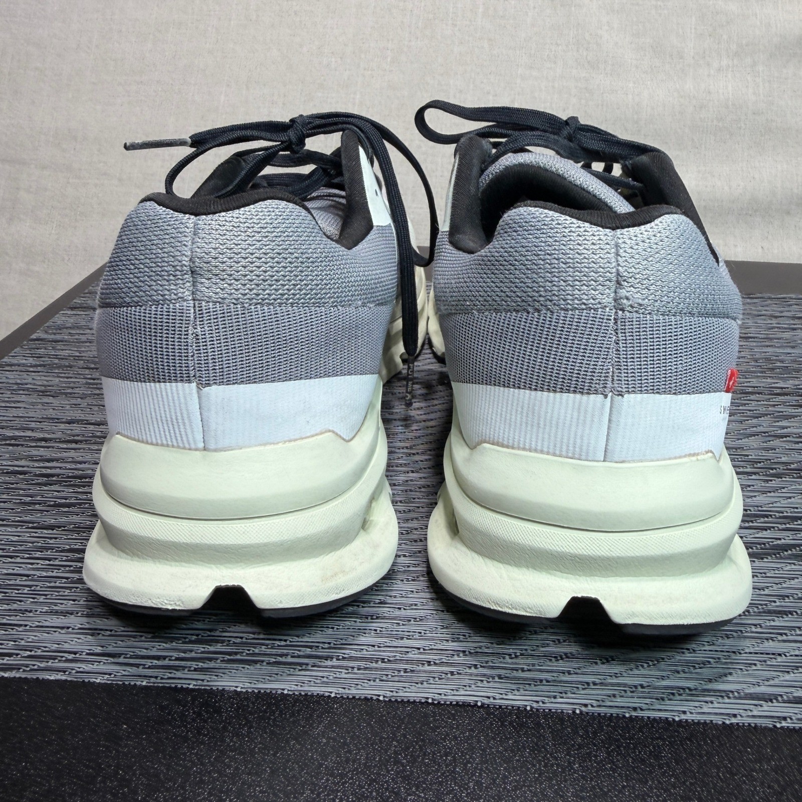 On Running Cloudrunner – Womens 8 – Frost Aloe Athletic Jogging 46.99019