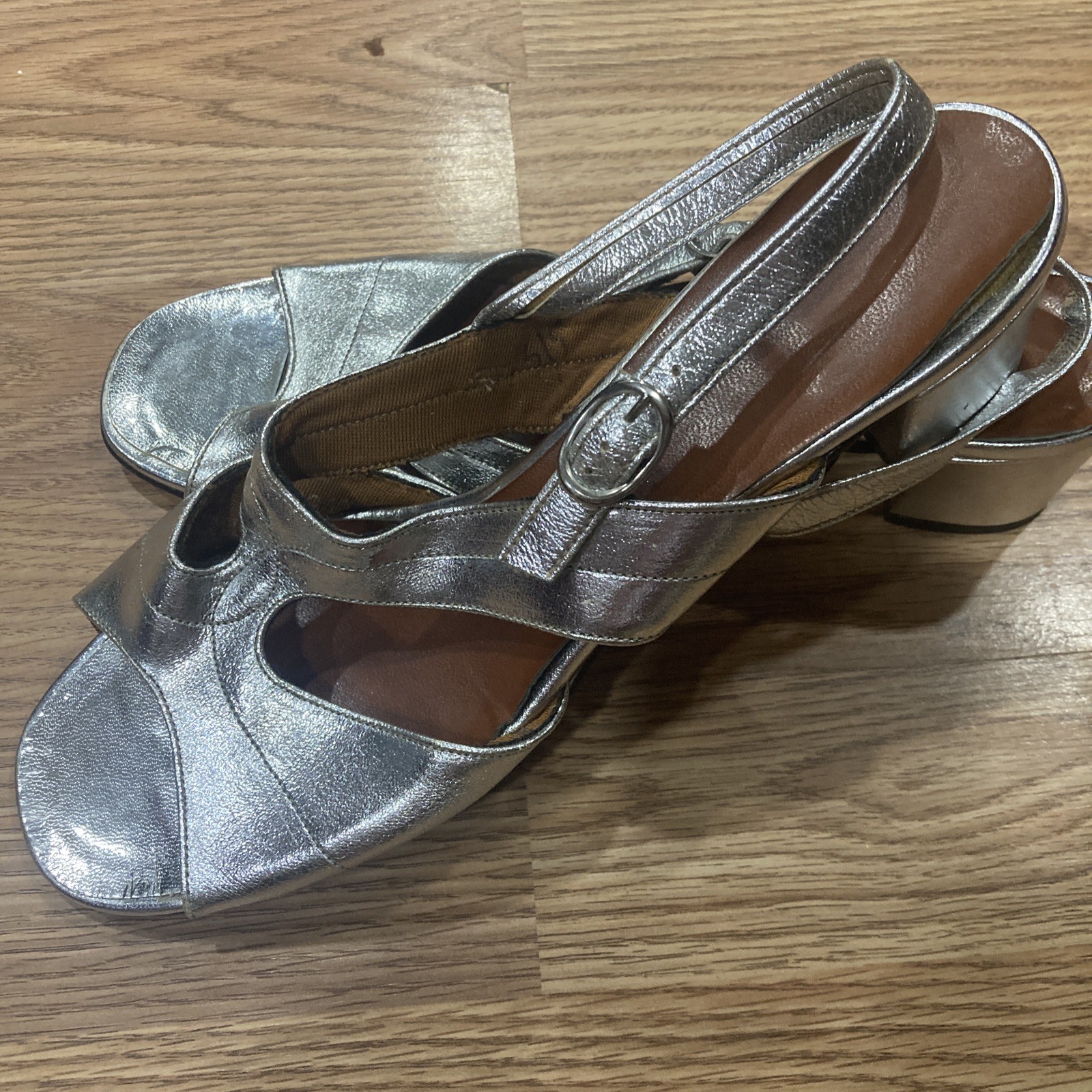 King’s Exquisite Footwear Scranton Faux Leather Silver Color Sandals Size 8.5