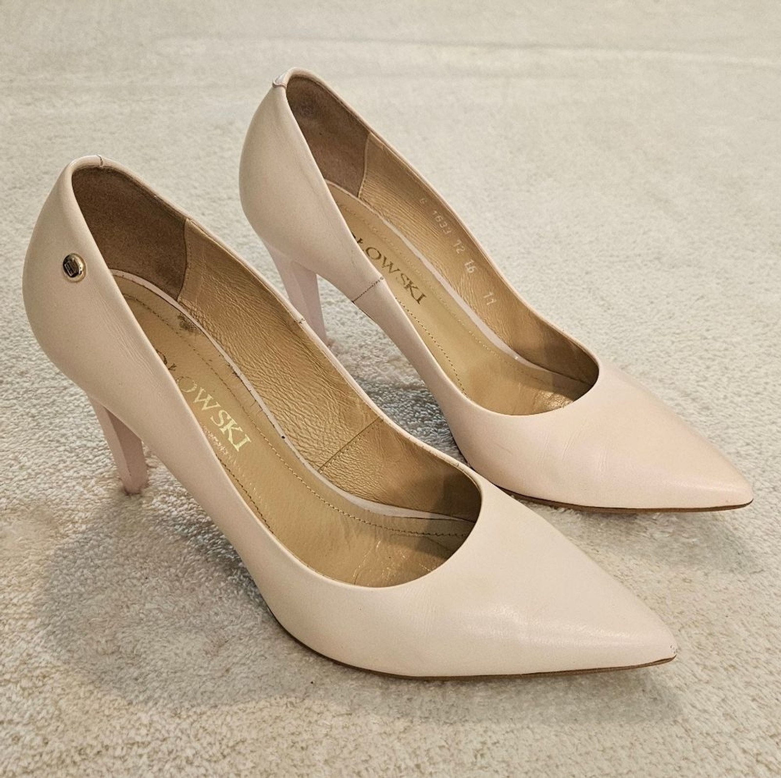 Genuine Leather Cream Heels Pumps Size 9 Business Casual Formal Feminine Work