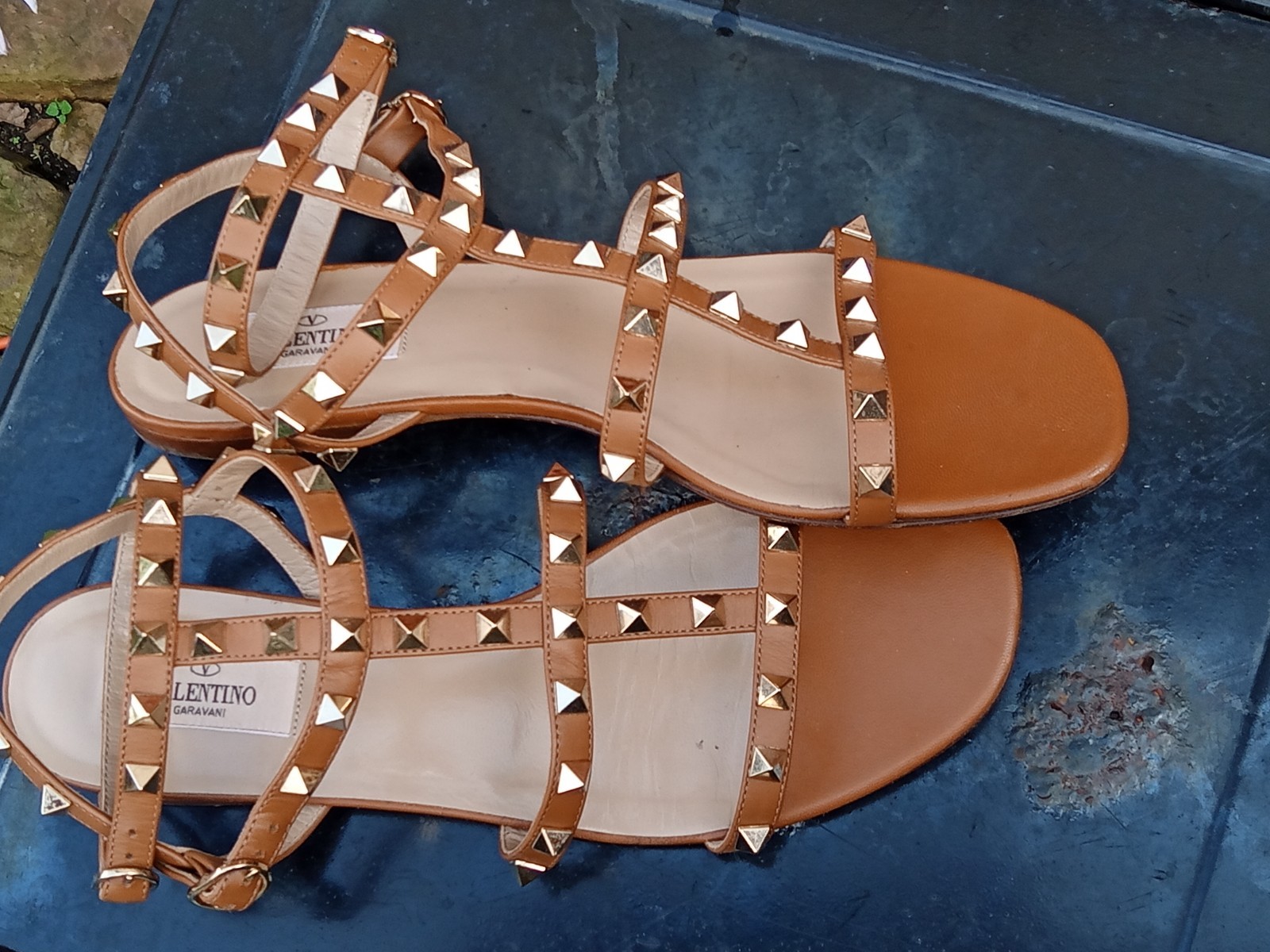 Rockstud Flat Calfskin Sandal With Straps