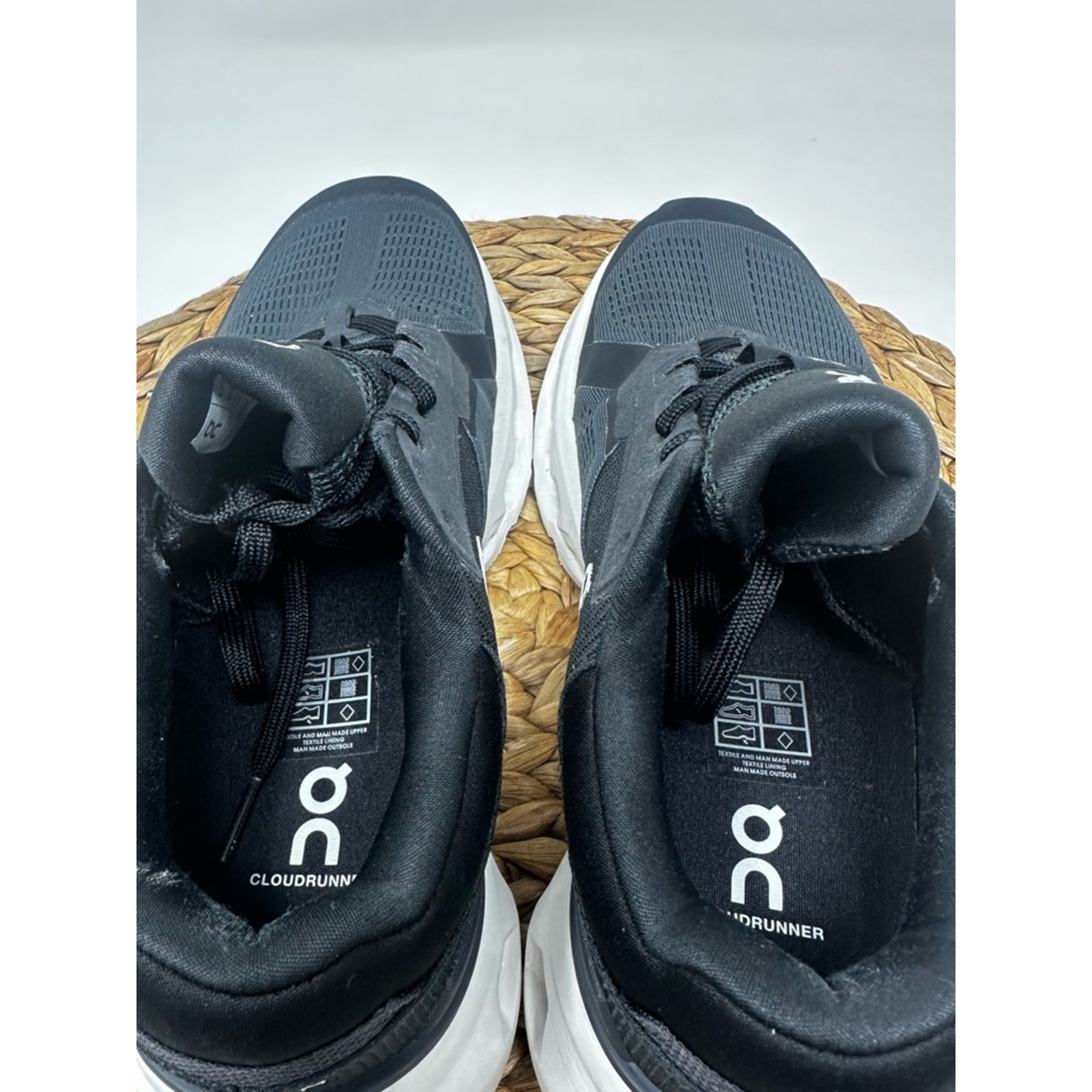 ON Running Cloudrunner 2 Running Shoes Eclipse Black Size 7.5 Women’s