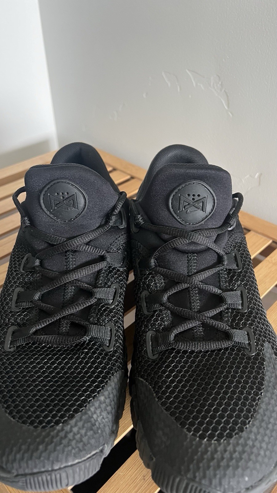 Nike woman’s Free Metcon 4 Black Mesh Low Top Lace-Up Training Sneakers